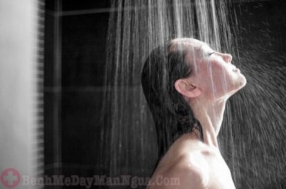 Bị bệnh dị ứng thời tiết có được tắm không, phải làm sao?