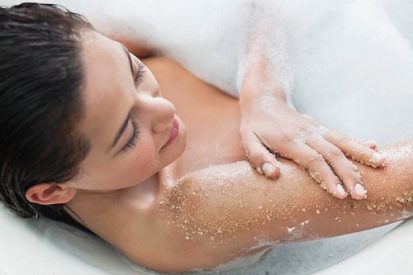 Tắm nước muối trị ngứa da công dụng bất ngờ ai cũng ngạc nhiên