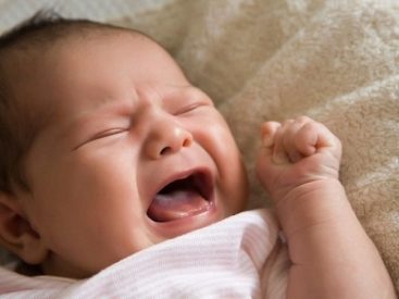 Bé nổi mẩn đỏ quanh miệng và những điều mẹ cần phải biết
