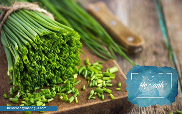 chữa ngứa ngoài da bằng hẹ xanh